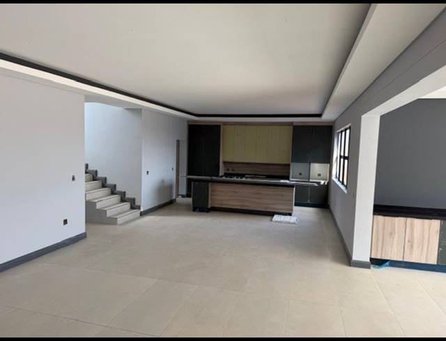 4 BEDROOM HOUSE FOR SALE IN MIDSTREAM HEIGHTS